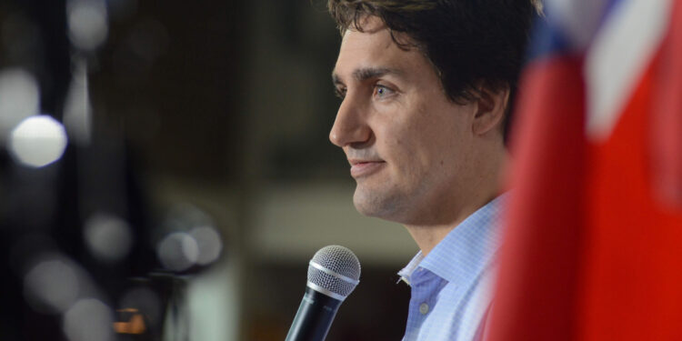 Justin Trudeau stapt op als partijleider na schandaal.