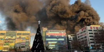 Zware brand verwoest acht verdiepingen hoog gebouw in Seongnam