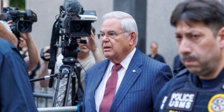 Bob Menendez smeekt om genade en wijst vrouw aan als schuldige