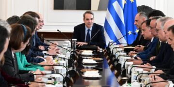 Raad van Ministers onder leiding van Mitsotakis bespreekt kwesties
