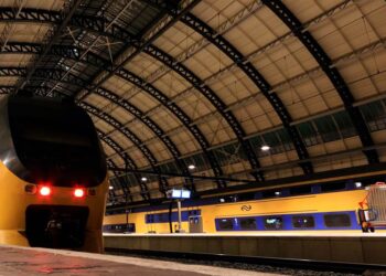 Reparatie bovenleiding herstelt treinverkeer bij Schiphol