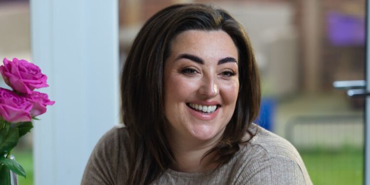 Vrouw kankervrij na eerste levertransplantatie voor vergevorderde darmkanker in VK