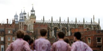 Private schools onbereikbaar voor de meeste mensen volgens No 10 en ministers verdedigen VAT-beleid