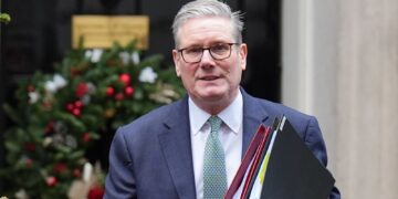 Starmer belooft meer geld in uw zak in 2025