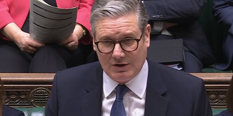 Starmer verdedigt zijn kanselier en sluit noodbudget uit