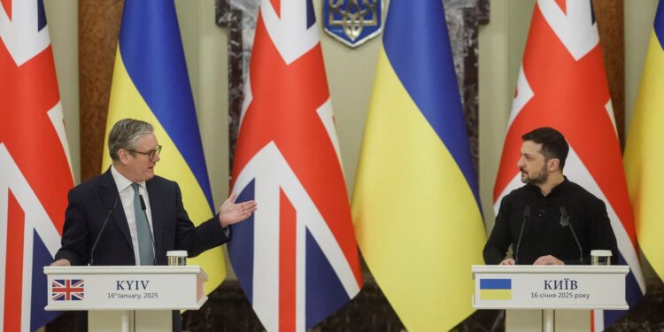 Russische drone neergehaald bij presidentieel paleis tijdens bezoek Starmer aan Oekraïne