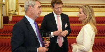 Nigel Farage lacht nu met King ondanks eerdere meningsverschillen.