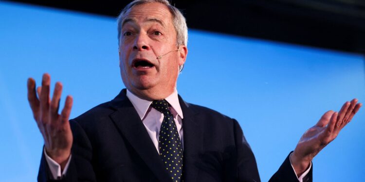 Nigel Farage verzet zich tegen ‘rogue branch’ na opstand van 10 Reform-raadsleden