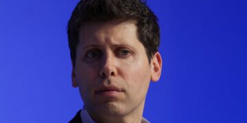 OpenAI-baas Sam Altman ontkent claims van seksueel misbruik door zus.