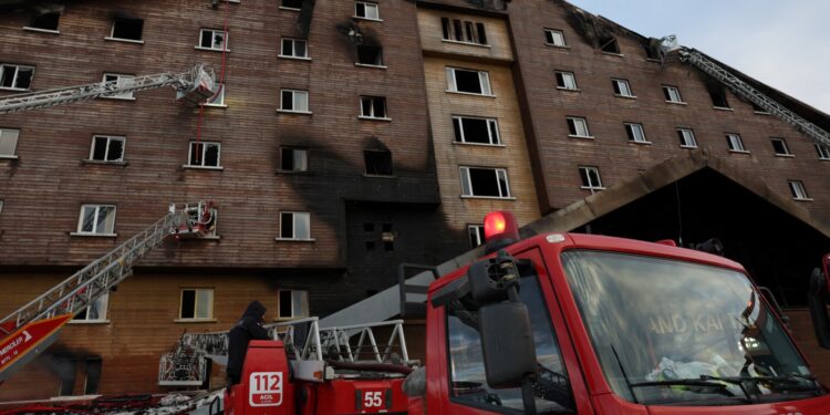 14 arrestaties voor dodelijke brand in Turks skigebiedhotel met 78 doden