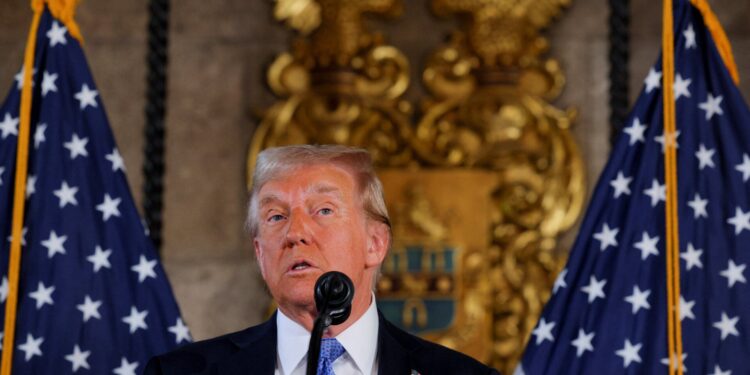 Trump bij begrafenis van Jimmy Carter: opmerkelijk eerbetoon van voormalige rivalen