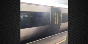 Brand in trein leidt tot evacuatie Gatwick Airport treinstation