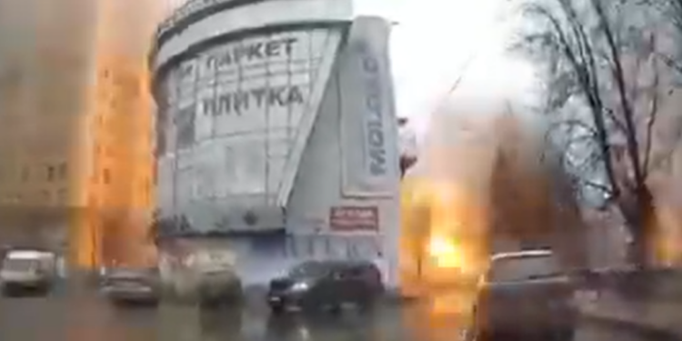 Supermarkt in Donetsk geraakt door Oekraïens leger