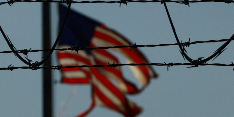 Colombia deporteert migranten met militaire vliegtuigen