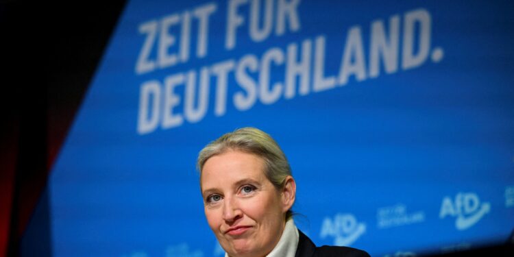 De controversiële achtergrond van Alice Weidel: nazi-grootvader en homoseksualiteit.