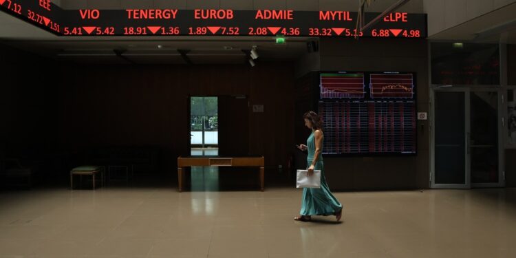 Aandelenmarkt sluit op dieptepunt na negatieve wending