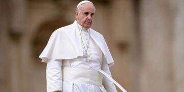 Paus Franciscus in kritieke toestand: Vaticaan in spanning