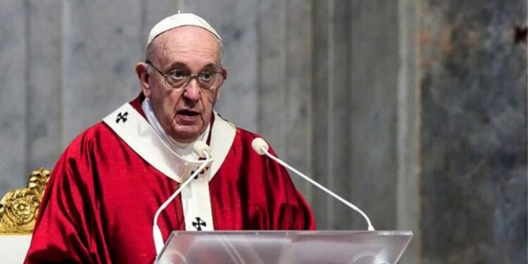 Paus Franciscus deelt boodschap aan gelovigen vanuit ziekenhuis