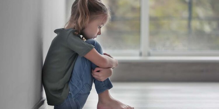 79-jarige man beschuldigd van verleiding minderjarige dochter behandelaar