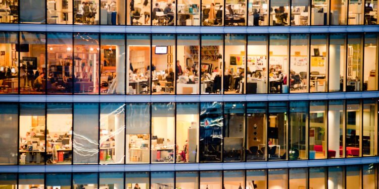 Bedrijfsdesinteresse: einde van het telewerken en stiekeme ontslagen