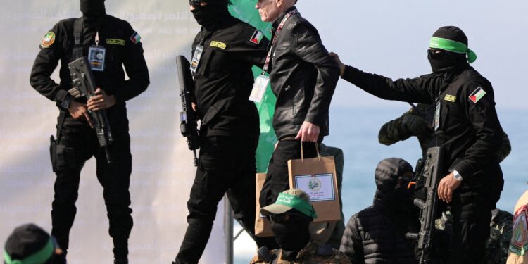 Israël kondigt arrestatie van Hamas-commandant aan na gijzeling op zaterdag