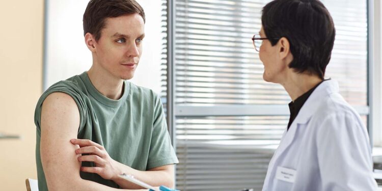 Gratis medische check-ups voor jongeren op jubileumdag.