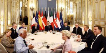 ‘US veiligheidsgarantie essentieel voor vrede in Oekraïne, zegt Starmer voor Trump-bijeenkomst’