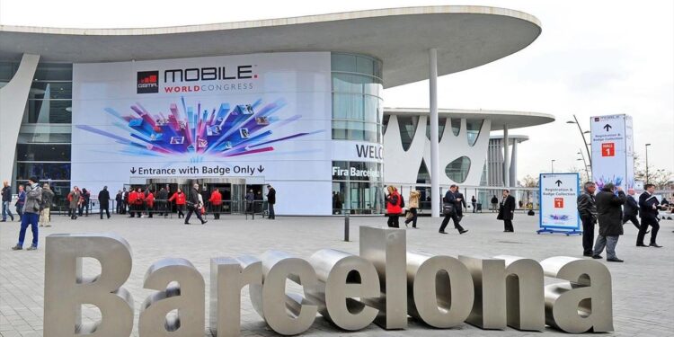 Dunste mobiele telefoon en laptop: gigantisch slank op Mobile World Congress