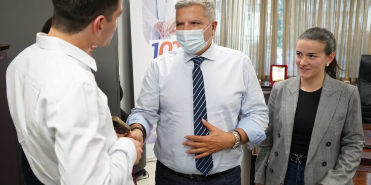 Isa ondersteunt jonge wetenschappers in de praktijk