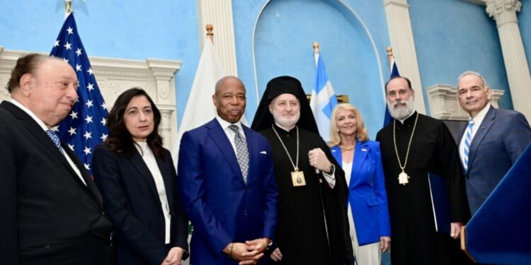 Aartsbisschop Elpidoforos viert 200 jaar revolutie van 1821 in New York