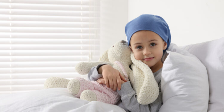 Schotse fans doneren 5.000 euro aan ouders van kinderen met kanker.