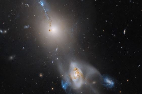 Hubble’s Galactic Dans van Massale Sterrengeboorte