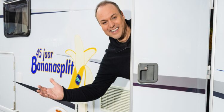 Oertijd pranks met Frans Bauer en Patty Brard: hilariteit alom met Bananasplit antics.
