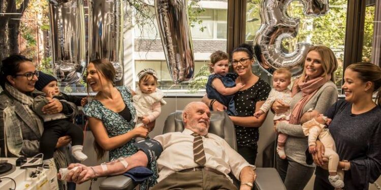 De man met de ‘gouden hand’: vader van 2 miljoen baby’s