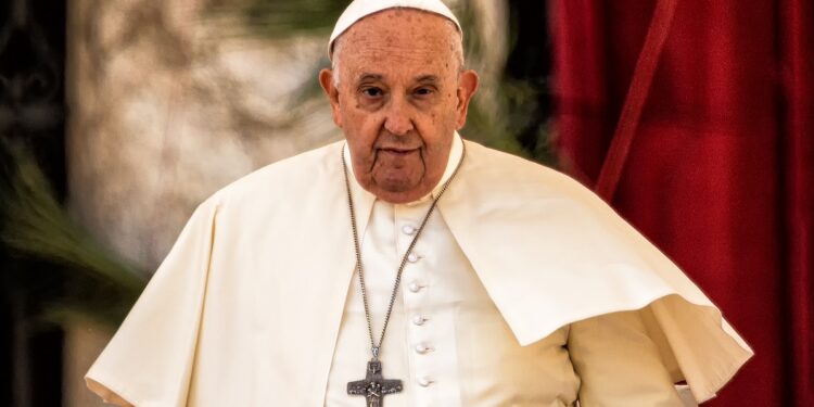 Paus Franciscus blijft stabiel en gebruikt medicatie