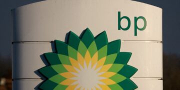 BP verlaagt investeringen in duurzame energie en verhoogt productie fossiele brandstoffen