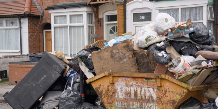 Bang voor verdere bezuinigingen door stakingen en rattenplaag in Birmingham