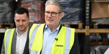 Sir Keir Starmer: nationaal belang moet voorop staan in handelsoorlogen met Trump.