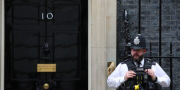 Labour MPs bespreken benefit cuts in Downing Street