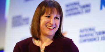 Ambtenaren moeten £2 miljard bezuinigen zonder belastingverhogingen in voorjaarsverklaring