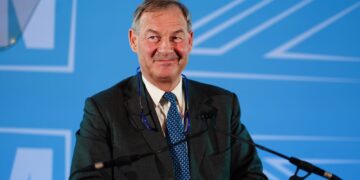 Reform UK MP Rupert Lowe meldt bedreigingen aan politie.