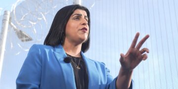 Overweeg kortere straffen voor gewelddadige criminelen om gevangenisruimte vrij te maken.