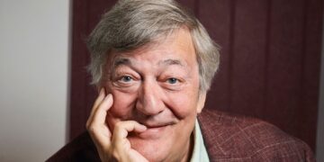 Beroemdheden eisen terugdraaien van ‘beschamende’ bezuinigingen op welzijn.