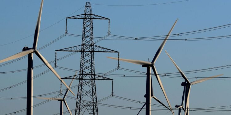 Korting van £250 per jaar voor mensen bij nieuwe elektriciteitsmasten