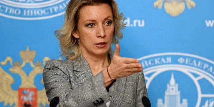 Russische functionarissen woedend op Macron: ‘Het is een sprookje’ zegt Zacharova