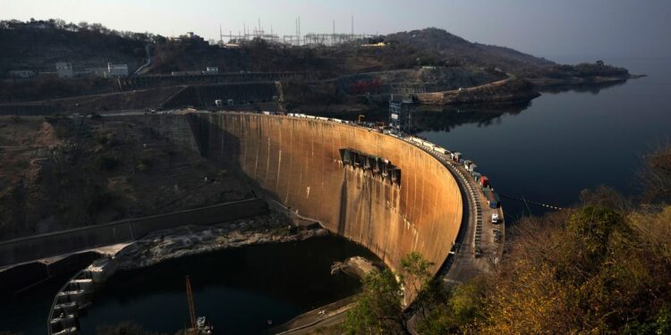 Toenemende vraag naar kolencentrales door droogte in ontwikkelingslanden.