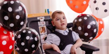 De verjaardagsverrassing: Raphael verhuist op zijn zevende verjaardag