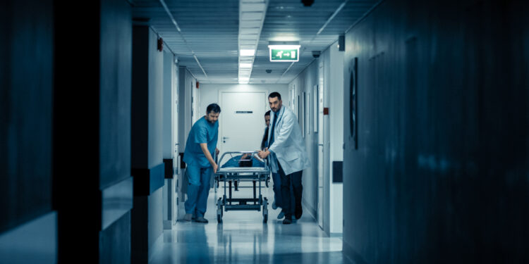 25-jarige Macedoniër ontslagen na brand in club, opgenomen in ziekenhuis Papanikolaou