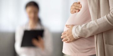 Vrouw draagt kind van ander koppel na fouten IVF-kliniek in Australië