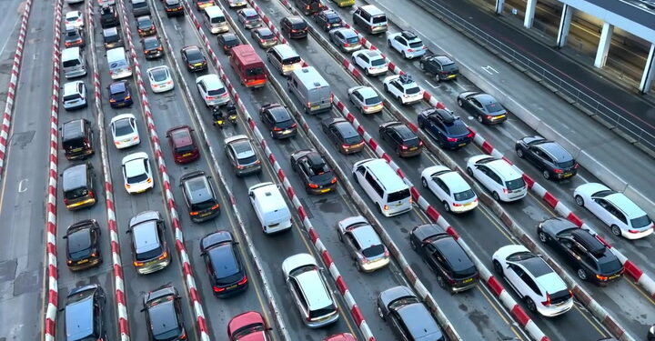 Simon Calder voorspelt paasvakantiechaos in reisadvies